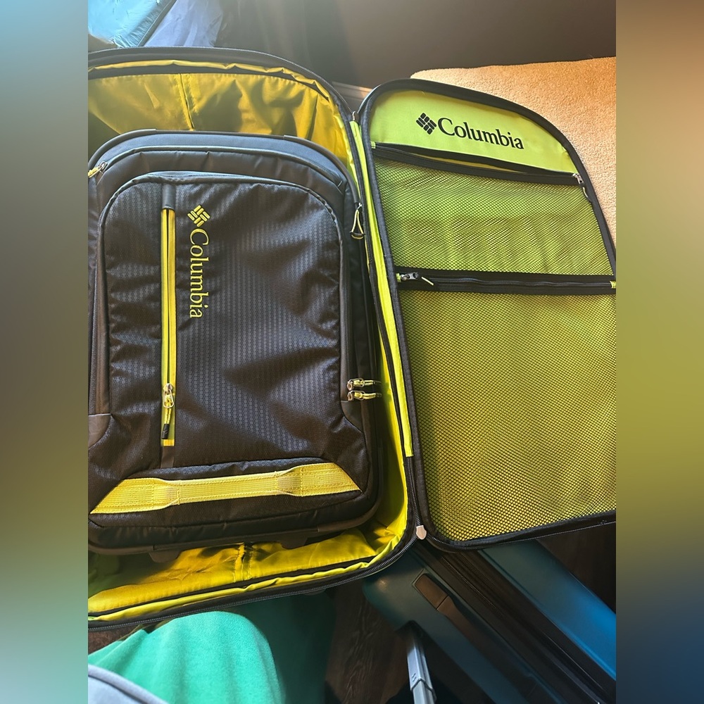 Like New Columbia Luggage Two-Piece Set